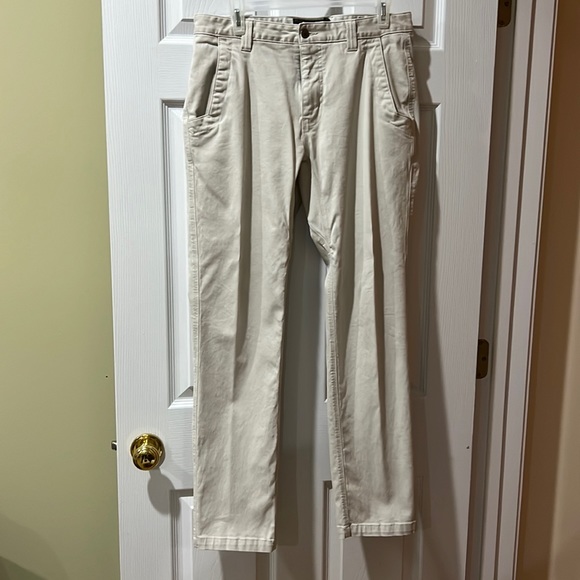 Mountain Khakis, 33 x 32 - Picture 1 of 2